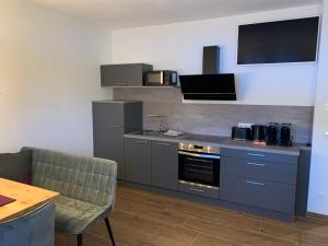 Kuchyň nebo kuchyňský kout v ubytování Appartments Zirbennest