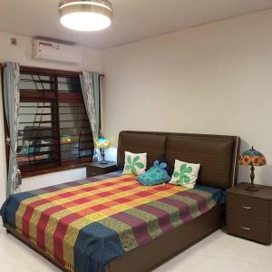 Tempat tidur dalam kamar di Bula Harbour Resort Home (CFC Certified) Exclusive