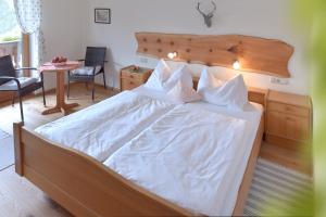 Letto o letti in una camera di Gasthof Hirschenwirt