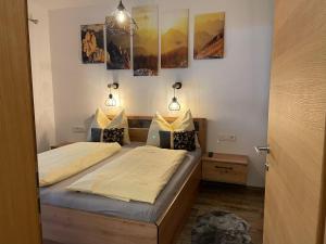 Postel nebo postele na pokoji v ubytování NeuhausLiving