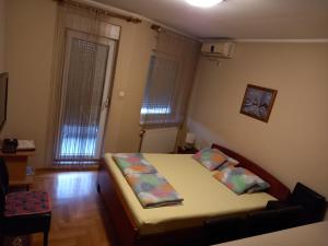 Ένα ή περισσότερα κρεβάτια σε δωμάτιο στο Sovica