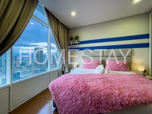 Postel nebo postele na pokoji v ubytování Vortex KLCC Suites by Homestay