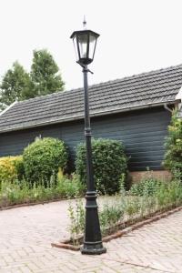 a black street light in front of a house at B&B t'Brocantje in Gramsbergen