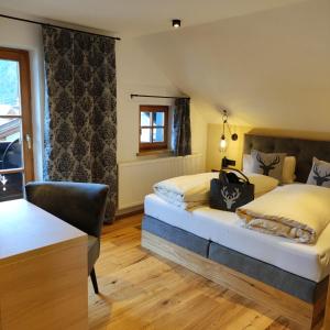 Un pat sau paturi într-o cameră la Hotel - Landgasthof Post