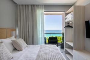 a bedroom with a bed with a view of the ocean at Pousada Gaúcha in Bombinhas