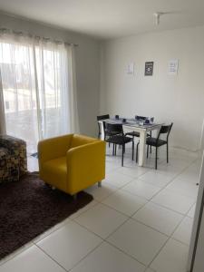 a living room with a yellow couch and a table at Flat 09 in Conde