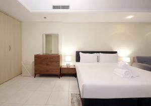 RH- Cozy Studio, Al Waleed , Cluster R, JLT客房内的一张或多张床位