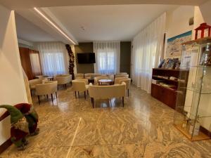Kuchyň nebo kuchyňský kout v ubytování Hotel Sciatori 3 Stelle Superior