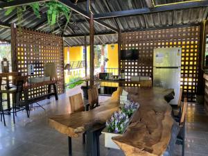 Posezení v ubytování Nokkamin Home Chiang Dao