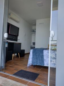TV a/nebo společenská místnost v ubytování Suite com piscina e jacuzzi