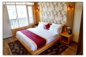 Postel nebo postele na pokoji v ubytování HOTEL DEV CHHAYA