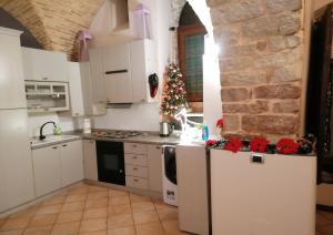 Kuchyň nebo kuchyňský kout v ubytování Assisi Garden Suite