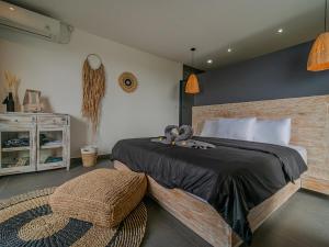 Кровать или кровати в номере Villa Mimpi Bali