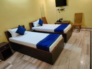 Postel nebo postele na pokoji v ubytování HOTEL SAKET PALACE