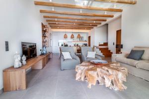 A seating area at Luxury Villa Terra Promessa - Paxos
