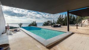 The swimming pool at or close to Luxury Villa Terra Promessa - Paxos