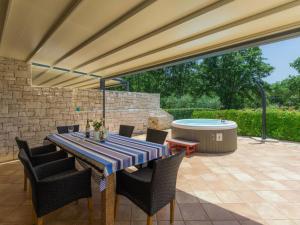 Πισίνα στο ή κοντά στο Villa Bobos place with Jacuzzi 46E
