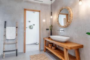 A bathroom at Luxury Villa Terra Promessa - Paxos
