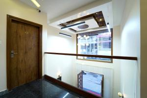 Φωτογραφία από το άλμπουμ του SS CROWN inn στη Μπανγκαλόρ +25 φωτογραφίες