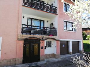 Budynek, w którym mieści się apartament