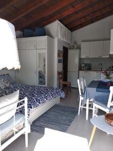 Двуетажно легло или двуетажни легла в стая в IVISKOS House, Megalo Horio village, Tilos Island