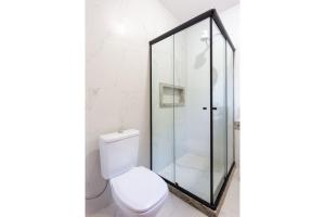 Koupelna v ubytování Arpoador Apts Praia & Piscina - Buzios Rentals
