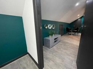 Lovely Party House - Centrally Located