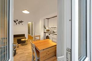 Central and Modern Apartment with a Garden