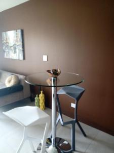 a table and two chairs in a room at Lovely Apartment near Costa Rica airport in Heredia