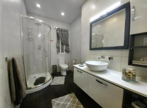 Koupelna v ubytování Cozy Rooms - Great Bus Connections - Free Parking