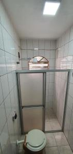Bathroom sa Seu Apto na Praia da Costa 7 Completo 2Q 2B 2S Ar Cond Geladeira Fogao TV Maq Lavar Centro Sem escadas