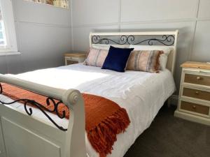 High View Manor - *NEW* 3 Bed Federation with Spa客房内的一张或多张床位