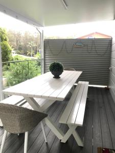 Gallery image of Sunnyside Retreat - Holiday Home - Walk to Nobbys or Flynns Beach , enjoy the sound of waves and birds in Port Macquarie