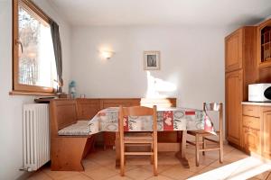 A kitchen or kitchenette at Appartamento Vago