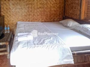 Postel nebo postele na pokoji v ubytování De Salak Homestay Gunung Salak RedPartner
