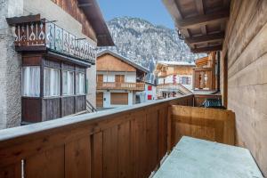 Vista generica sulle montagne o vista sulle montagne dall'interno del bed & breakfast