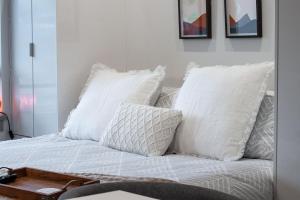 Postel nebo postele na pokoji v ubytování Vita Resort on Lake Okanagan