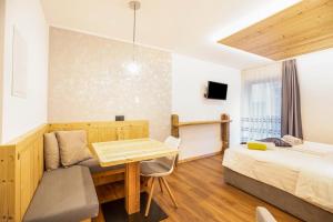 Ένα ή περισσότερα κρεβάτια σε δωμάτιο στο Chalet Osmar Suite 2