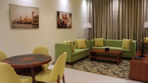 A seating area at Al Riyadh Hotel Apartments