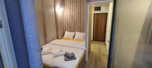 Ліжко або ліжка в номері Apartman Mina Jezero