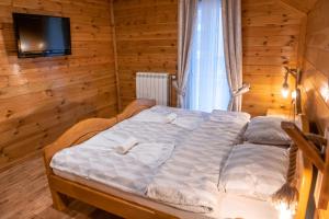 Postel nebo postele na pokoji v ubytování Apartmani Bor + 10 fotografií