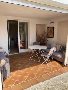 Ein Sitzbereich in der Unterkunft Lone Star House
