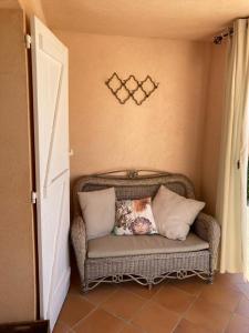 Ein Sitzbereich in der Unterkunft Lone Star House