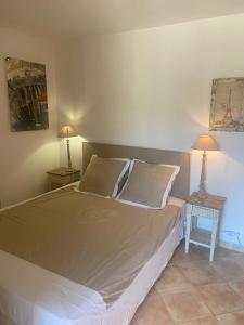 Ein Bett oder Betten in einem Zimmer der Unterkunft Lone Star House