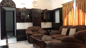 Gallery image of SHORTstay Apartments Rooms near Apollo shankara Nethralaya hospitalsGreams Road in Chennai +22 photos