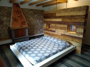 A bed or beds in a room at Agriturismo Tamellini