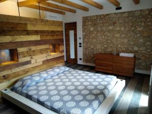 A bed or beds in a room at Agriturismo Tamellini