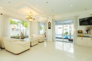 Khu vực ghế ngồi tại B2-17 Hoàng My Villa