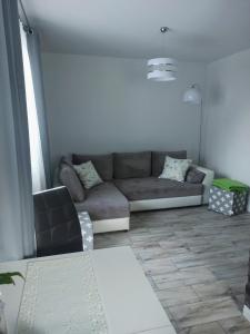 Zona d'estar a Apartament w Krzesznej