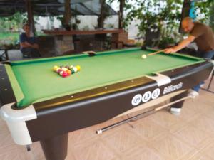 Biliár nebo kulečník v ubytování Supunnika Garden Guesthouse